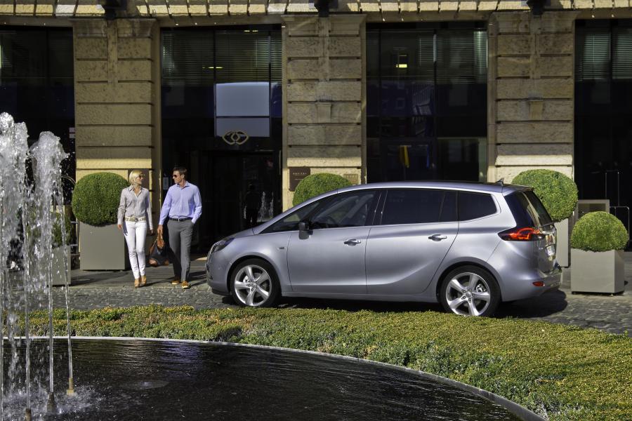  Opel Zafira Tourer 1.6 CDTi Ecotec 2013 года  (фото 10 из 46)